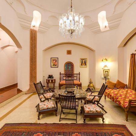 Hostie Chinar Haveli - Heritage Home With Pool, Gurgaon Eksteriør billede