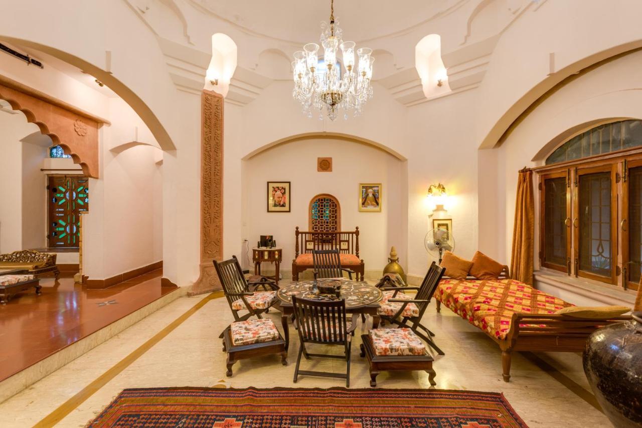 Hostie Chinar Haveli - Heritage Home With Pool, Gurgaon Eksteriør billede