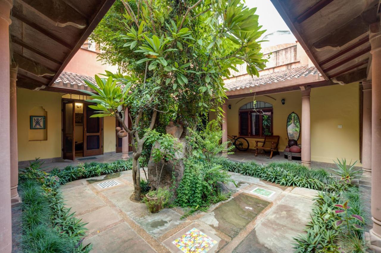 Hostie Chinar Haveli - Heritage Home With Pool, Gurgaon Eksteriør billede