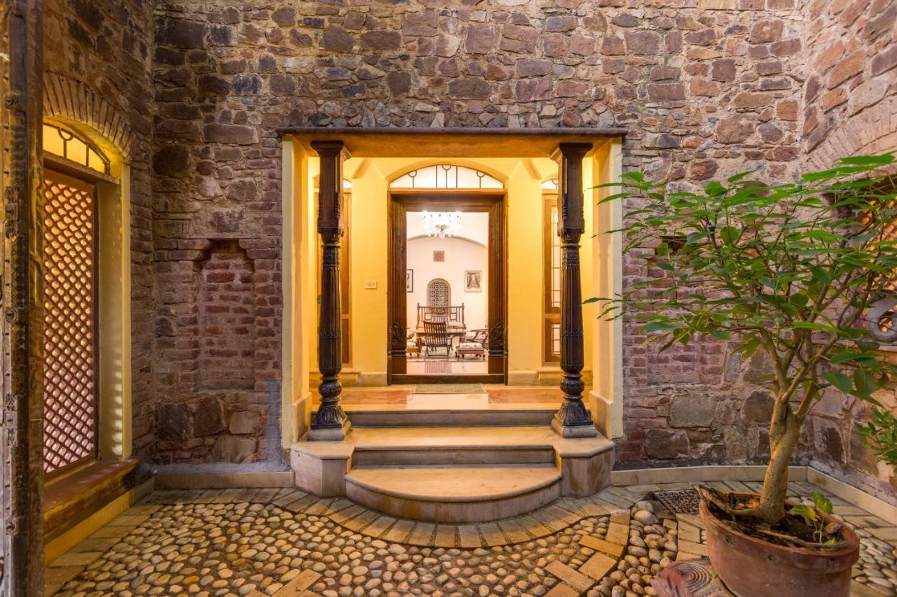 Hostie Chinar Haveli - Heritage Home With Pool, Gurgaon Eksteriør billede
